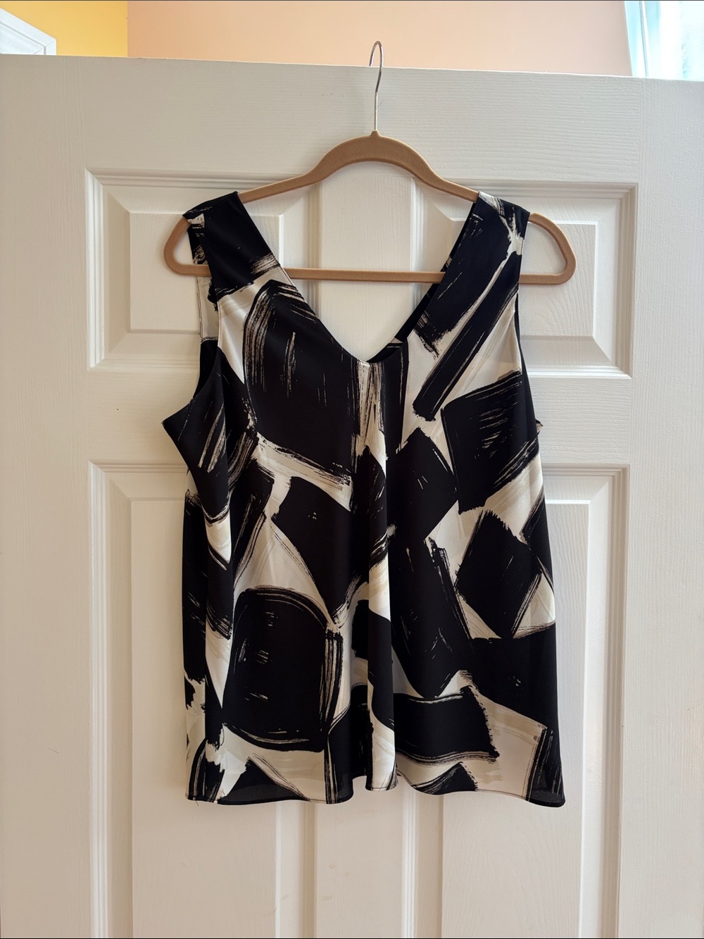 NIC+ZOE Black and White Abstract V-Neck Camisole